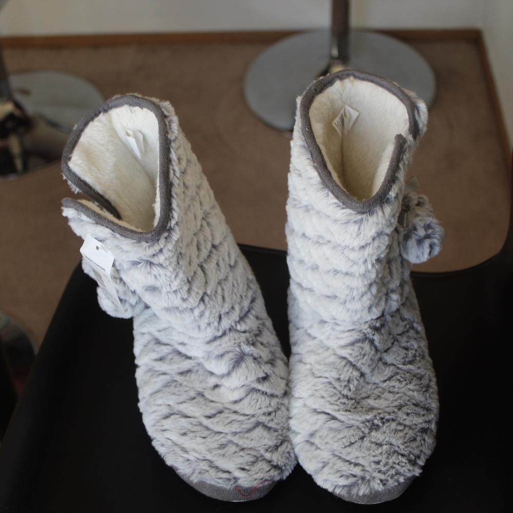 Women's slippers - Picture 1 of 2